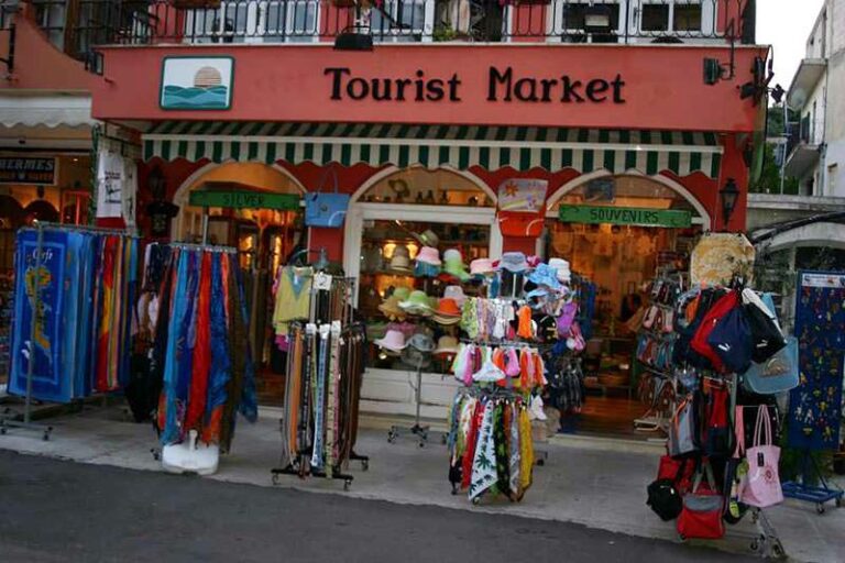 Benitses - Souveniershop für Touristen