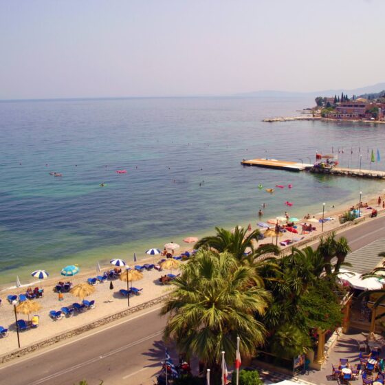 Strand von Benitses - Strand in Chontrakia