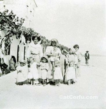 Benitses - Frauen und Kinder von 1911