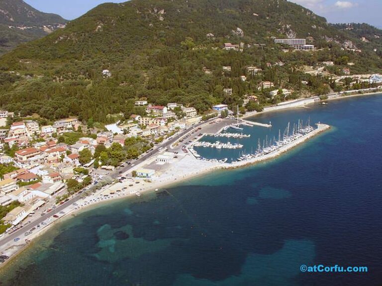 Benitses airphotos - der Yachthafen