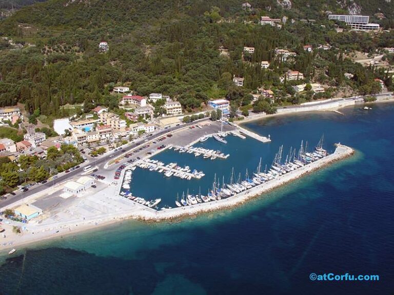 Benitses airphotos - der Yachthafen