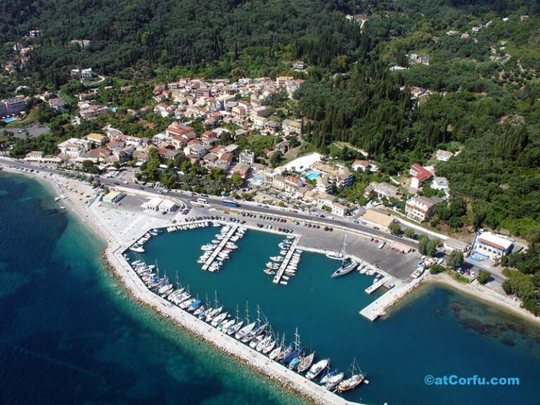 Benitses airphotos - der Yachthafen
