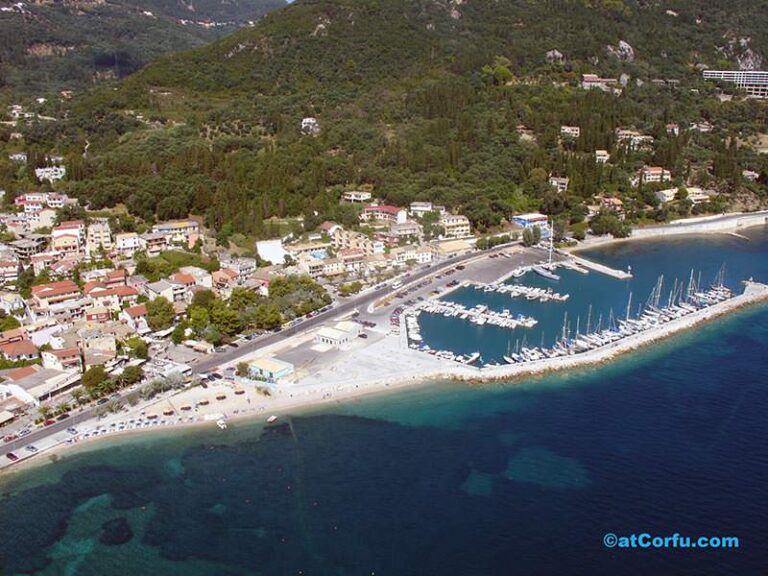 Benitses airphotos - der Yachthafen