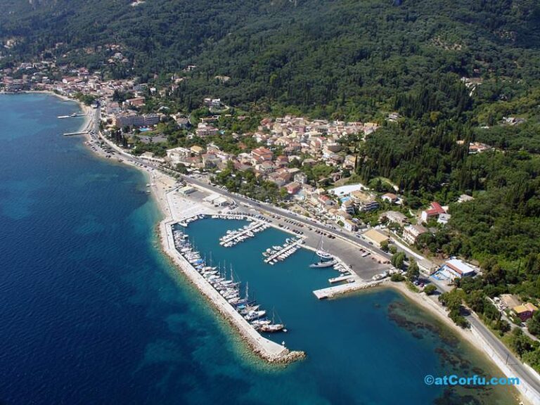 Benitses airphotos - der Yachthafen von Norden