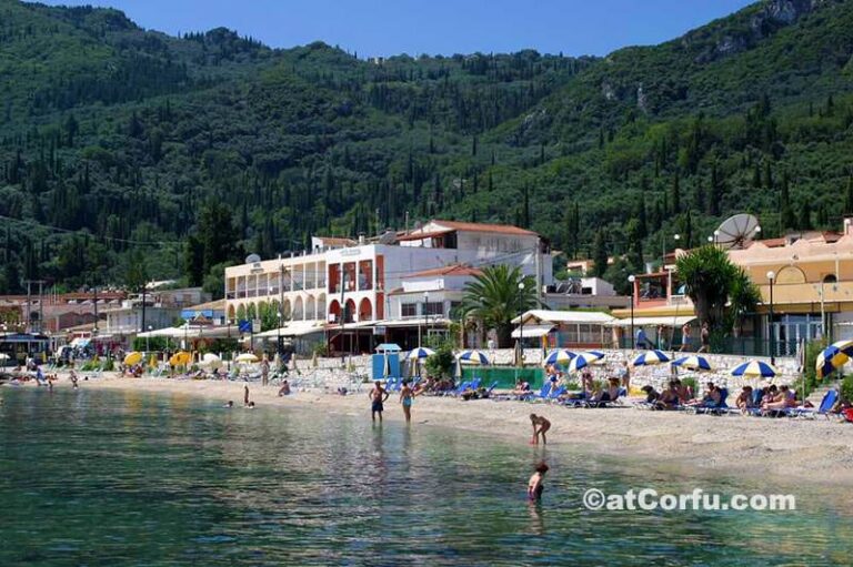 Benitses - Strand im Potamaki Hotel