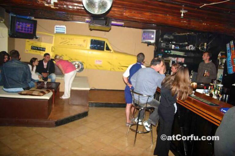 Benitses - Lacey`s pub