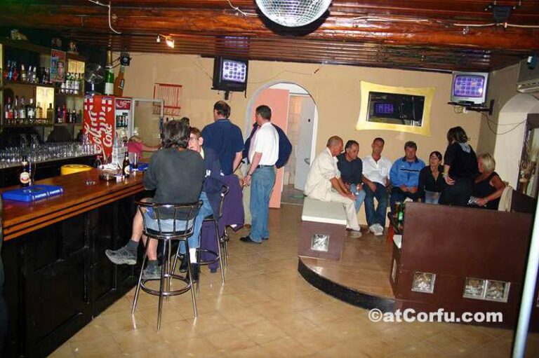 Benitses - Lacey`s pub