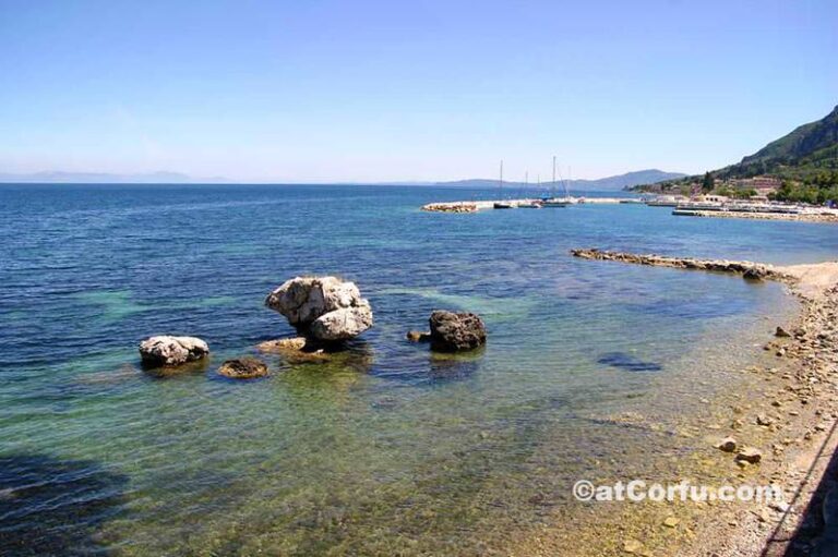 Benitses, Laopetra