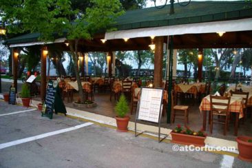 Benitses - Laopetra restaurant