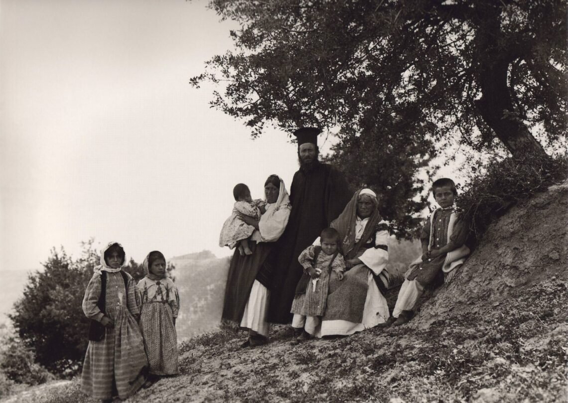 Gemeno von Korinthos, die Priesterfamilie 1913