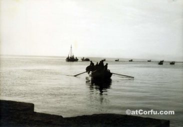 Benitses - Verlassen des Hafens zum Fischen-1970