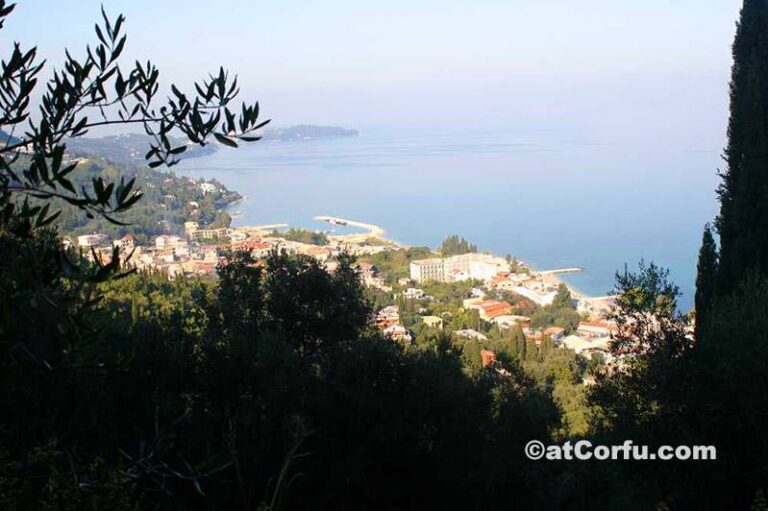 Benitses, von einem Hügel aus gesehen