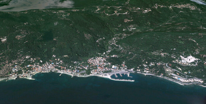 Benitses Yachthafen von Google Earth