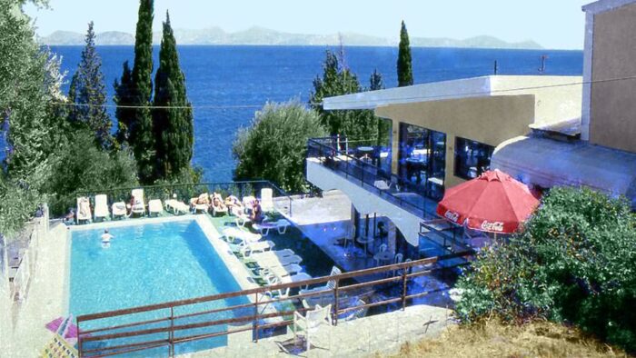 Karina Hotel in Benitses-Schwimmbad