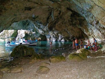 Kalypso-Höhle bei Othonoi