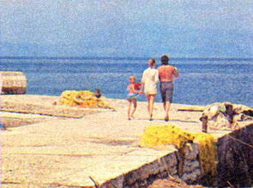 Paul Linda McCartney im alten Hafen von Benitses-1969