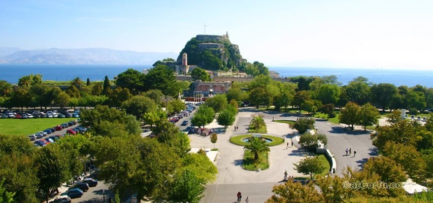 Großer Platz Espianada in Korfu
