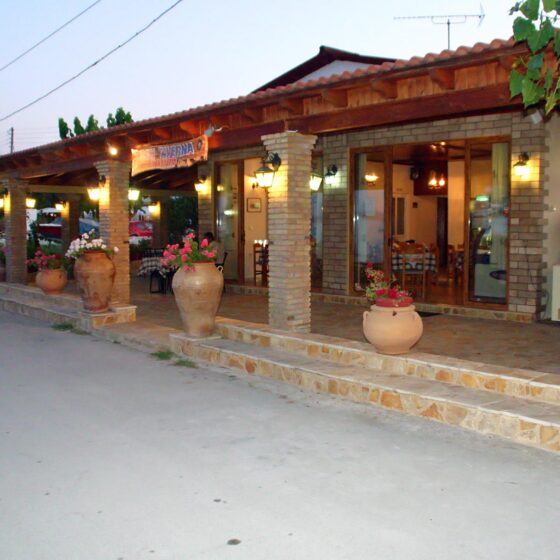 Limnopoula taverna Petriti