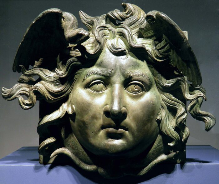 Bronzekopf der Medusa, gebaut von Caligula