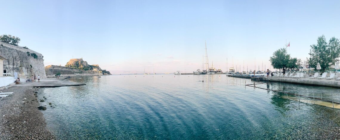 Strand am NAOK Korfu