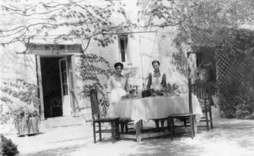 Μπενίτσες - Αλεξάνδρα στο σπίτι του Παρμενίδη 1960