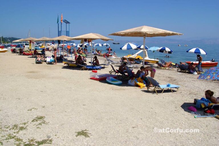 Μπενίτσες - παραλία στο λιμάνι