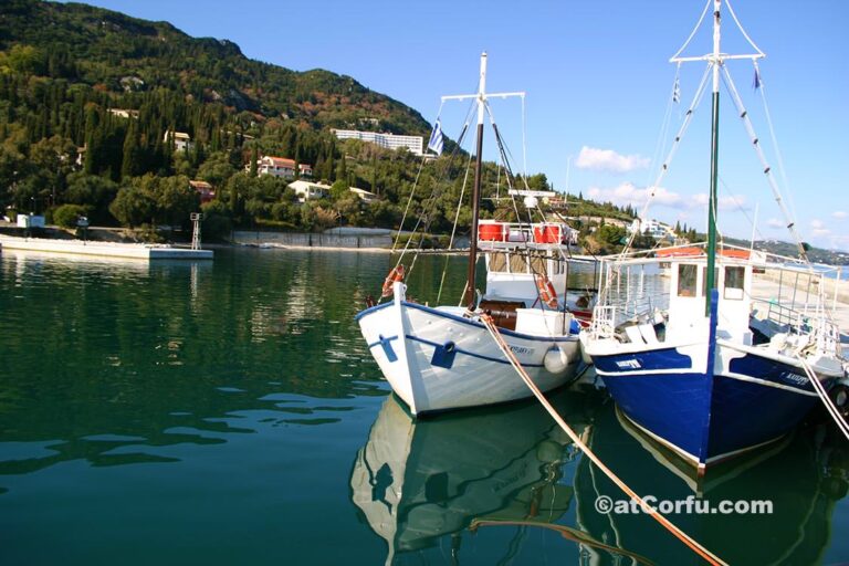 Μπενίτσες - πλοία στο λιμάνι