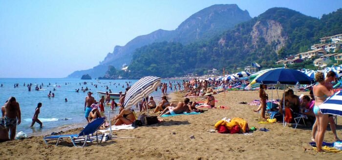 Παραλια Γλυφάδα στην Κέρκυρα
