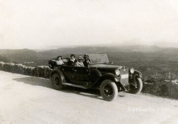 Μπενίτσες - αυτοκίνητο οικογένειας Μάνεση το 1927
