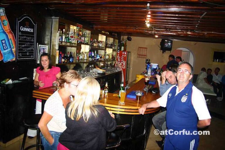 Μπενίτσες - Lacey`s pub