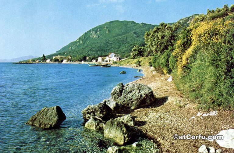 Δίπλα στη Λαόπετρα