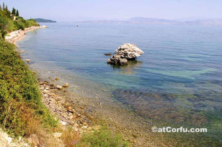 Μπενίτσες, στη Λαόπετρα