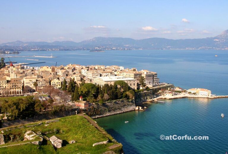 Κέρκυρα φωτογραφίες - η πόλη από το παλιό φρούριο