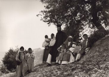 1913, οικογένεια του παπά στο Γεμενό Κορίνθου