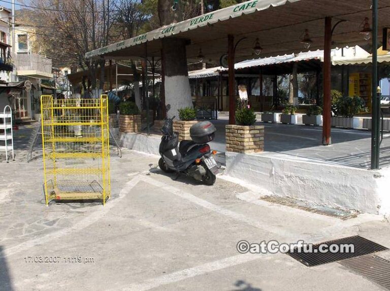 Μπενίτσες, το κέντρο του χωριού