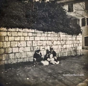 Παλιές φωτογραφίες της Κέρκυρας- γυναίκες του 1912