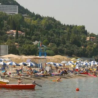 Μπενίτσες - παραλία έξω από το λιμάνι