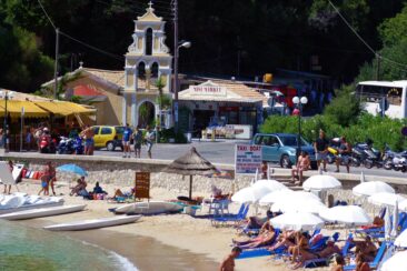 Παραλία Άγιος Σπυρίδωνας στην Παλαιοκαστρίτσα