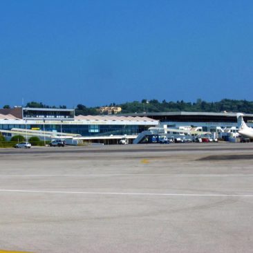 Αίθουσες αναχωρήσεων στο αεροδρόμιο Κέρκυρας