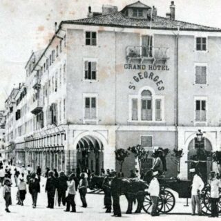 Στη βόρεια πλευρά του Λιστόν