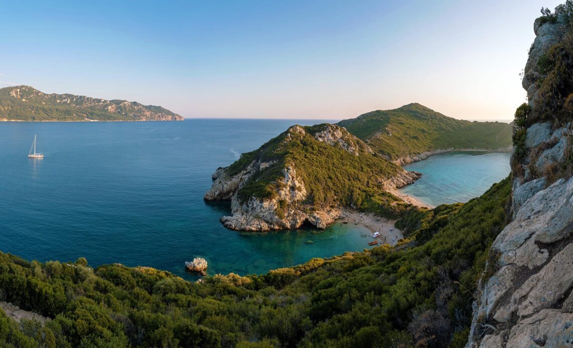 Διπλή παραλία Πόρτο Τιμόνι στην Κέρκυρα