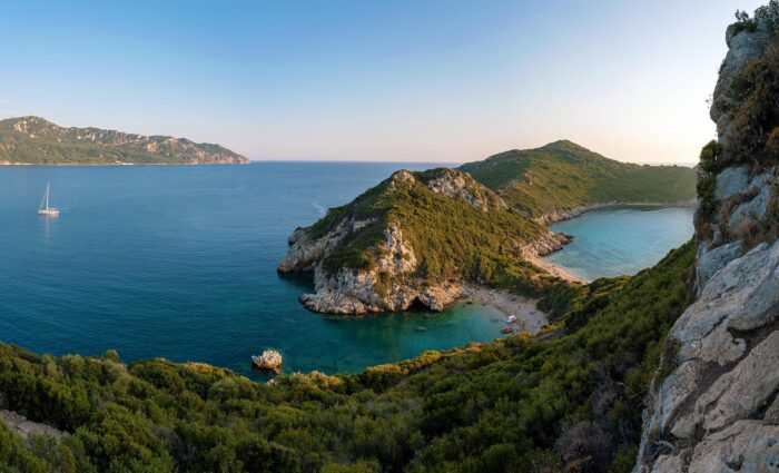 Διπλή παραλία Πόρτο Τιμόνι στην Κέρκυρα