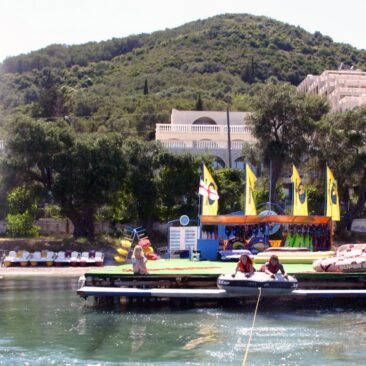 Θαλάσσια σπορ στην παραλία του Αγίου Ιωάννη