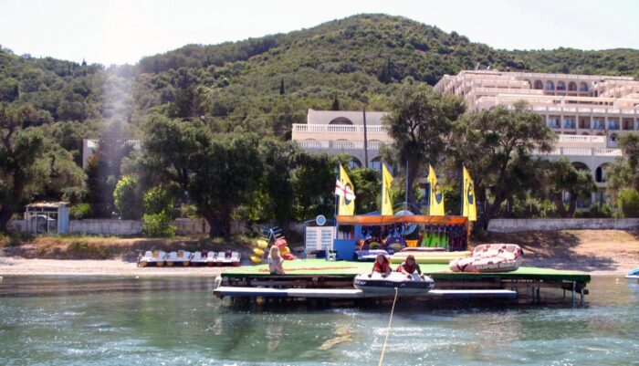 Θαλάσσια σπορ στην παραλία του Αγίου Ιωάννη