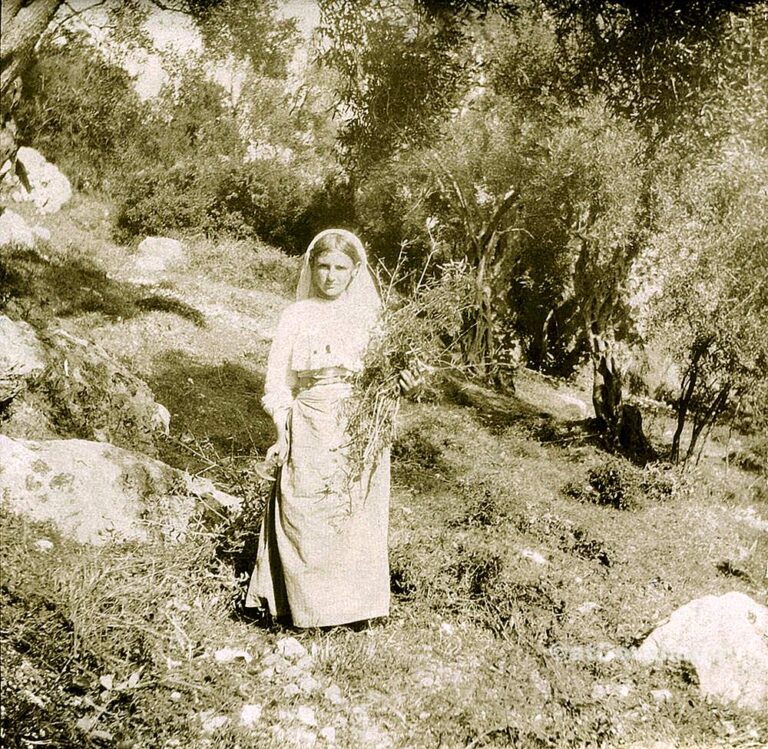 A girl 1915