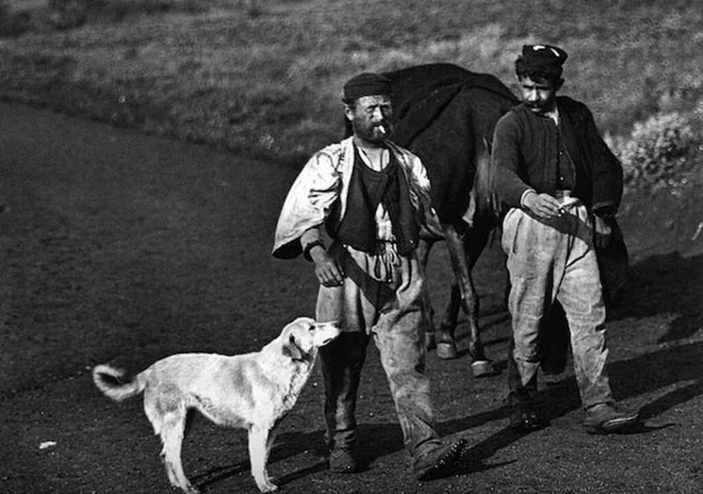 Men in the road Preveza-Giannena-1913