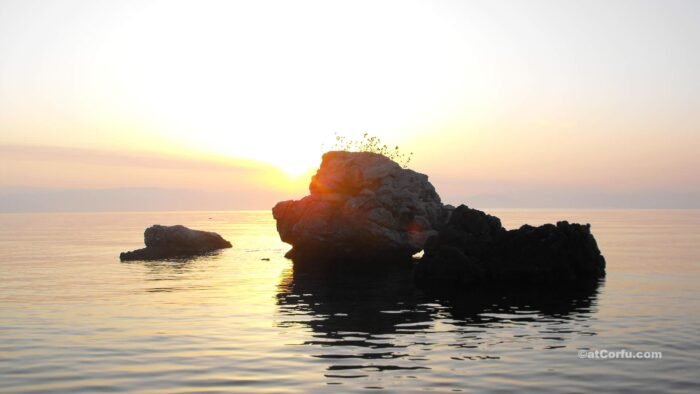 Burning rock - Dawn in Laopetra