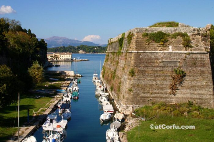 Kontra Fossa that separates Old Fortress