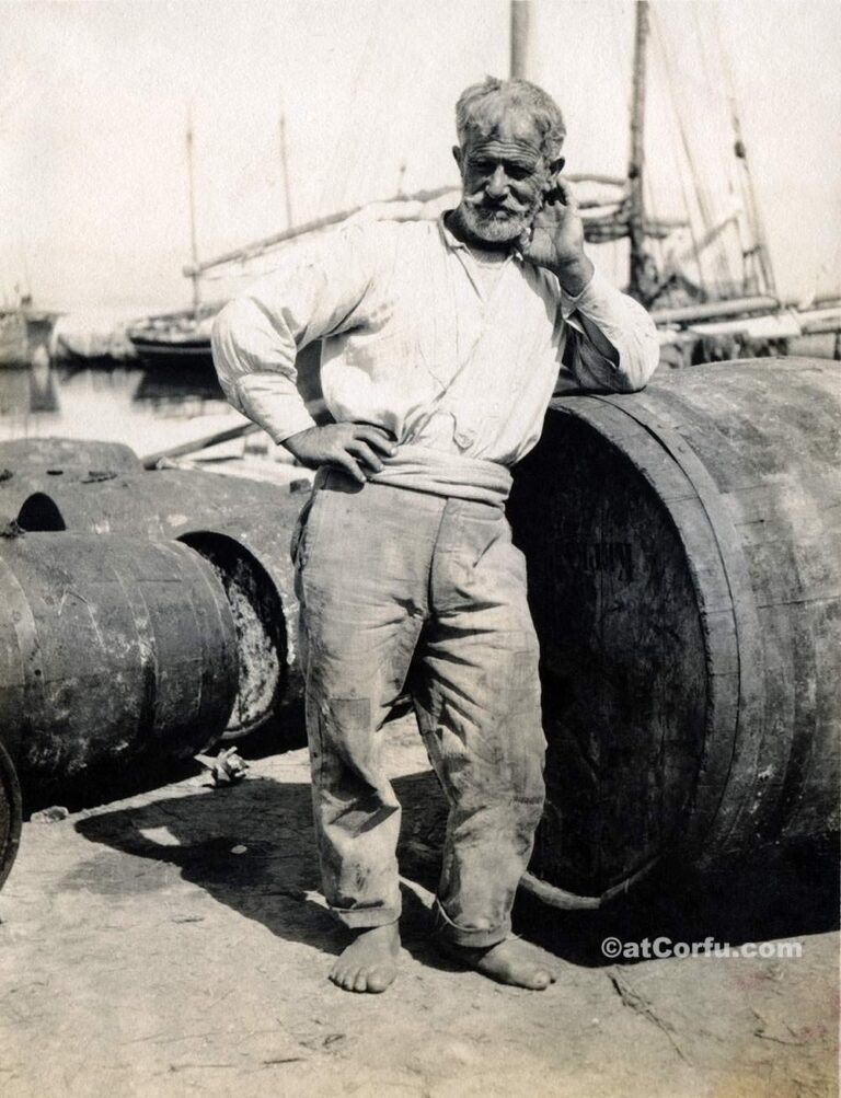 Worker in the port of Corfu 1900