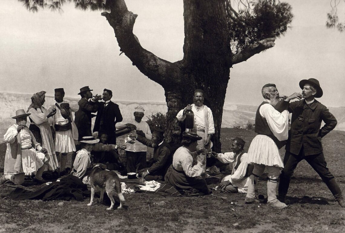 Zemeno Korinthias - Fred and Daniel drink 1913